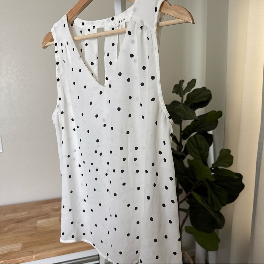E & M Women’s White with Black Polka Dot Sleeveless Blouse V Neck Size L - Picture 3 of 8